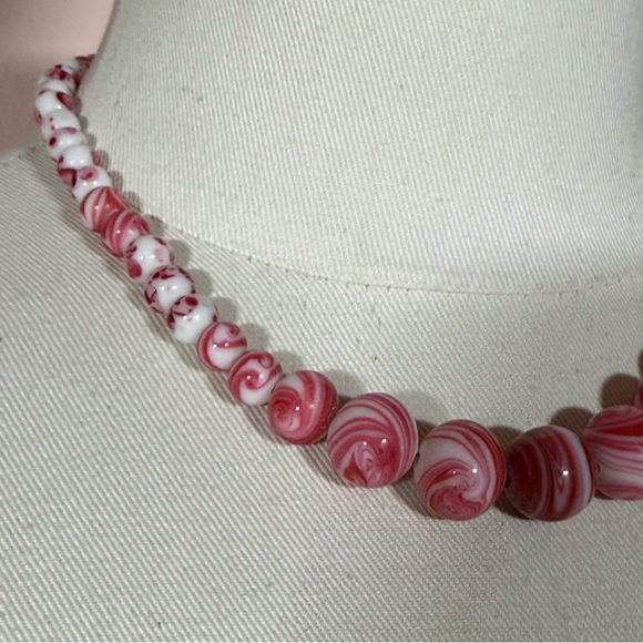 Art deco 1920’ 1940’s Pink White Swirl Polka dot Italian Glass Necklace - Picture 17 of 17